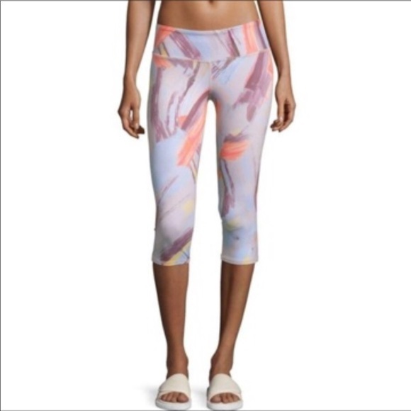 ALO Yoga Airbrush Capri Leggings Modernist Multi Size XS - Picture 1 of 10